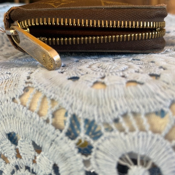 Louis Vuitton Brown Monogram Zippy Wallet - Picture 2 of 13
